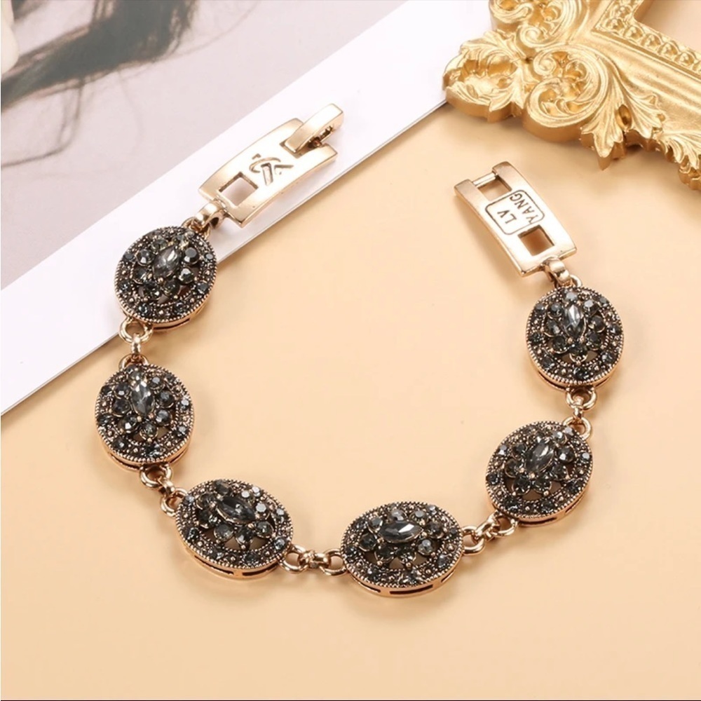 ⭐️new Antiqued Gold Black Gemstone Bracelet